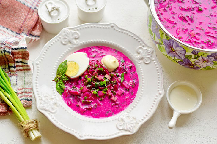 Fridge with sausage and kefir - a refreshing summer soup