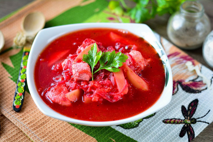 Borscht in a pan - a quick and affordable recipe for your favorite dish