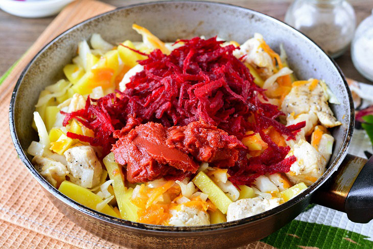 Borscht in a pan - a quick and affordable recipe for your favorite dish