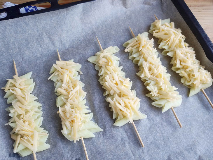 Macaroni on skewers - an original and budget appetizer