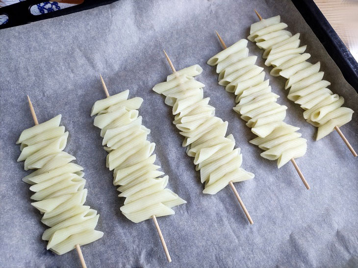 Macaroni on skewers - an original and budget appetizer