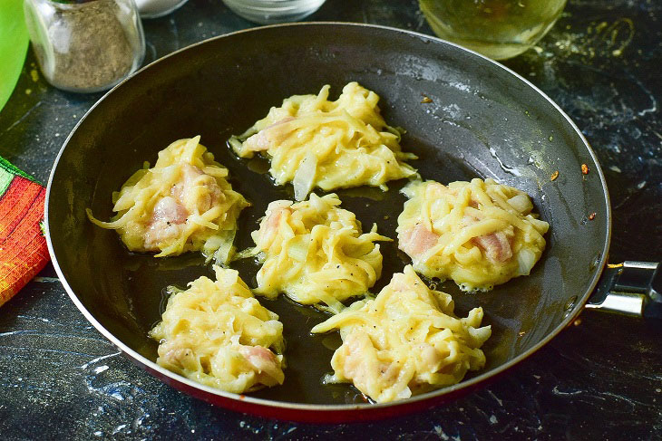 Draniki with bacon and onions - juicy, ruddy and appetizing