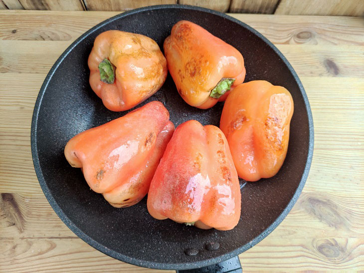 Fried peppers in a pan - a fragrant and spicy snack