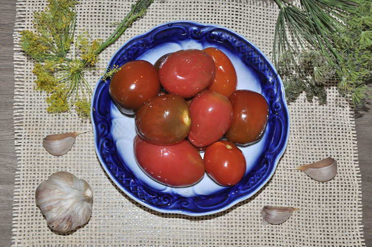 Barrel tomatoes in a bucket - they turn out fragrant and tasty