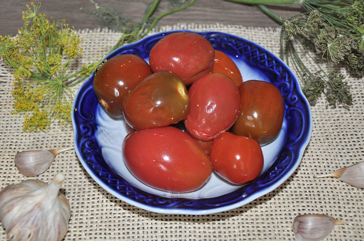 Barrel tomatoes in a bucket - they turn out fragrant and tasty
