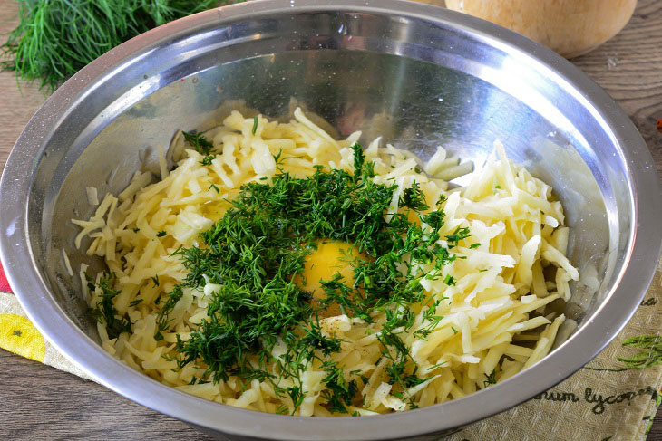 Deruny with fried onions in Ukrainian - tender and fragrant