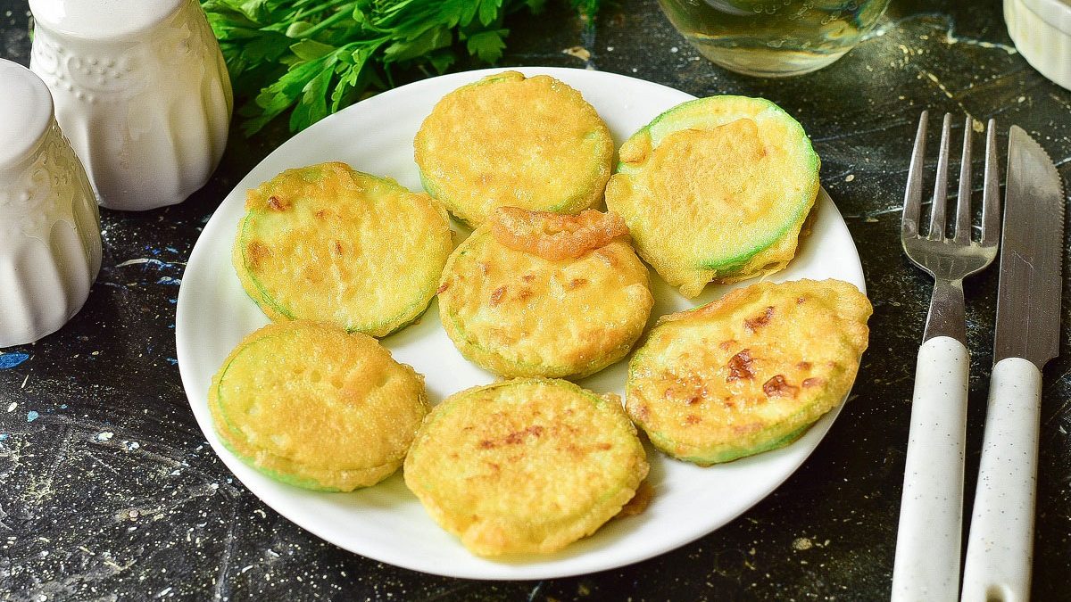 Zucchini in egg batter – an excellent seasonal snack