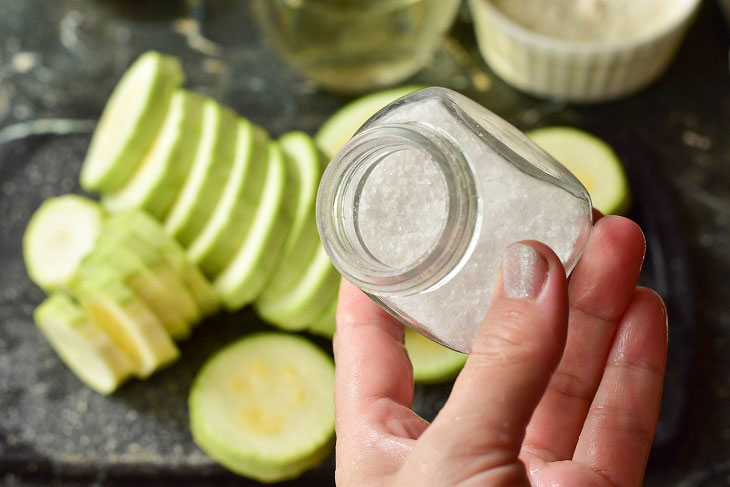 Zucchini in egg batter - an excellent seasonal snack