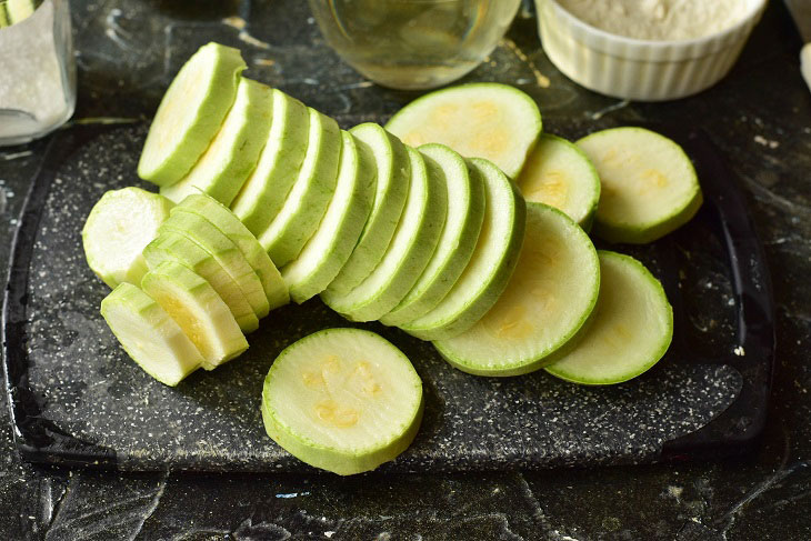 Zucchini in egg batter - an excellent seasonal snack