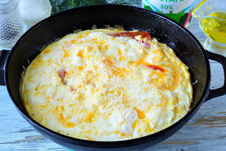 Summer omelet on sour cream - tender and fragrant