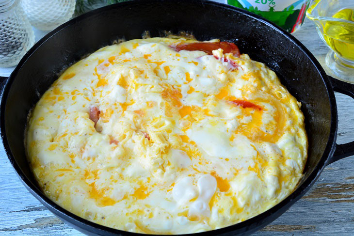 Summer omelet on sour cream - tender and fragrant