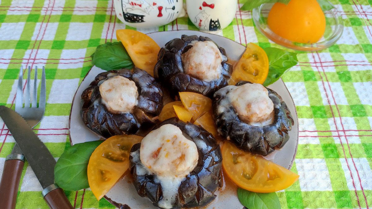 Eggplant with minced meat and cheese – a delicious snack with benefits for the figure