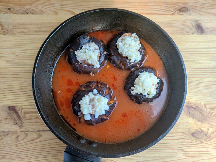 Eggplant with minced meat and cheese - a delicious snack with benefits for the figure