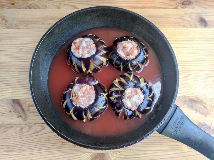 Eggplant with minced meat and cheese - a delicious snack with benefits for the figure