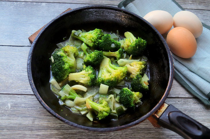 Broccoli scrambled eggs - a great breakfast recipe