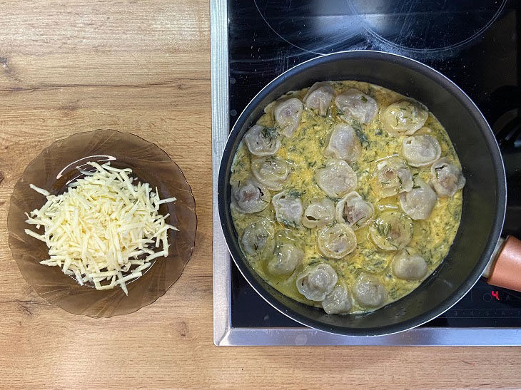 Omelet with dumplings - a simple and satisfying dish