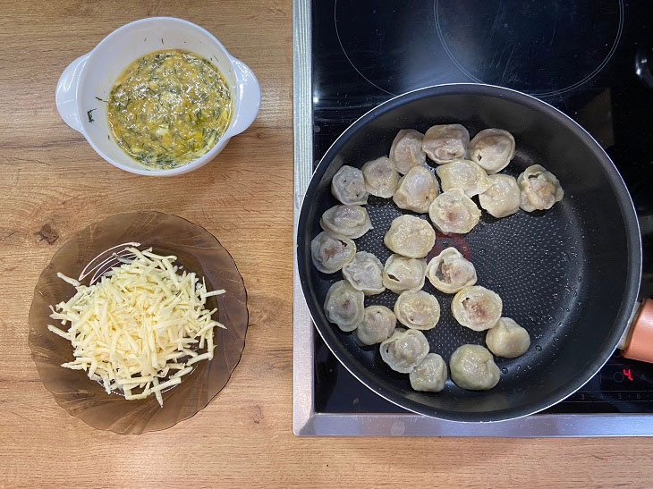 Omelet with dumplings - a simple and satisfying dish