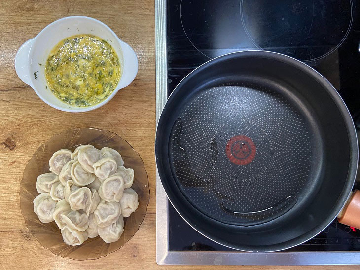 Omelet with dumplings - a simple and satisfying dish