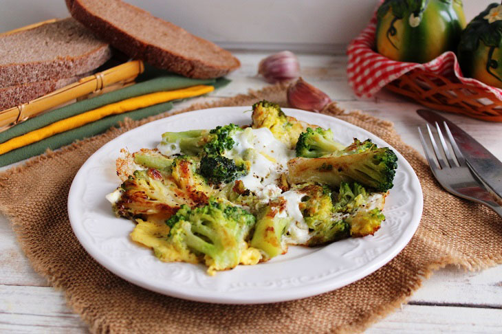 Broccoli with egg in a pan - a simple and quick recipe