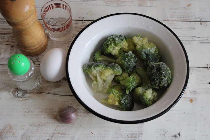 Broccoli with egg in a pan - a simple and quick recipe