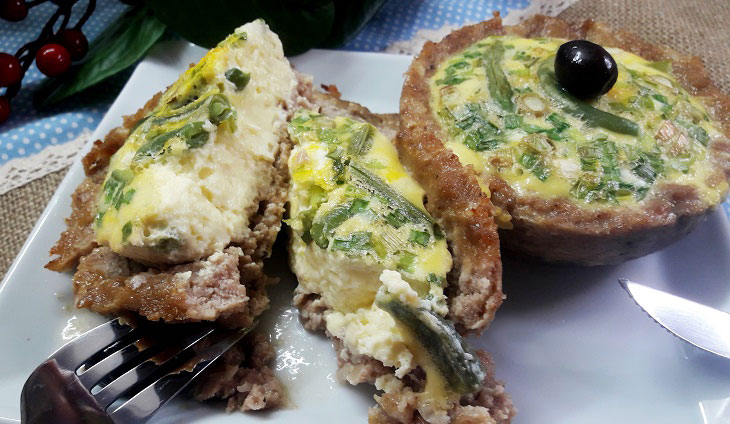 Meat baskets with scrambled eggs - a tender and juicy dish