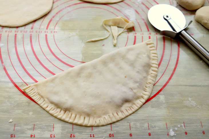 Crimean chebureks - juicy, crispy and fragrant