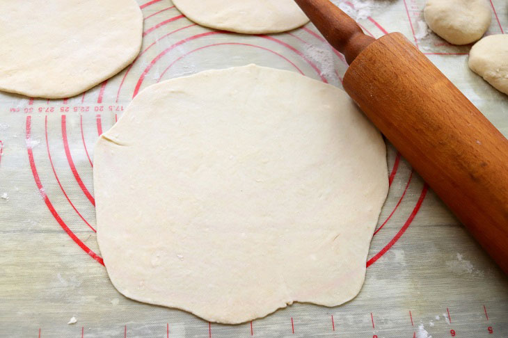 Crimean chebureks - juicy, crispy and fragrant