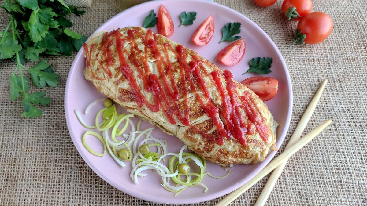 Omuraisu omelet in Japanese – unusual and appetizing