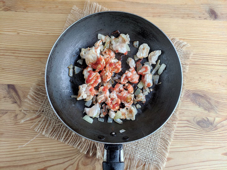 Omuraisu omelet in Japanese - unusual and appetizing