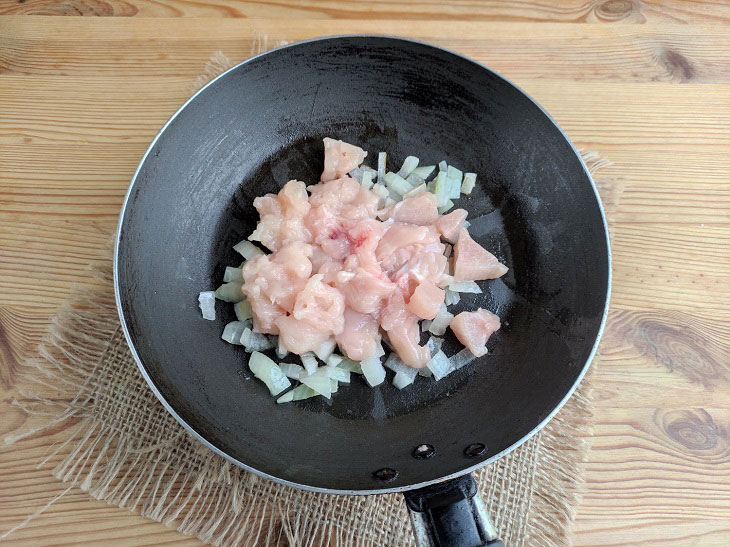 Omuraisu omelet in Japanese - unusual and appetizing