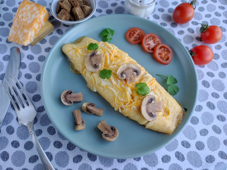 French omelette according to the classic recipe - tender, fluffy and delicious