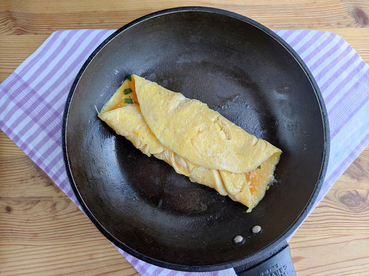 French omelette according to the classic recipe - tender, fluffy and delicious