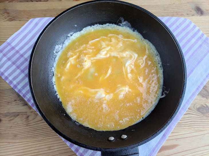 French omelette according to the classic recipe - tender, fluffy and delicious