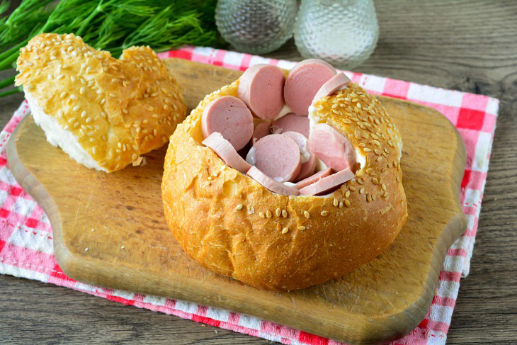 Fried eggs in a bun "Heart" - an original snack and the beginning of the day