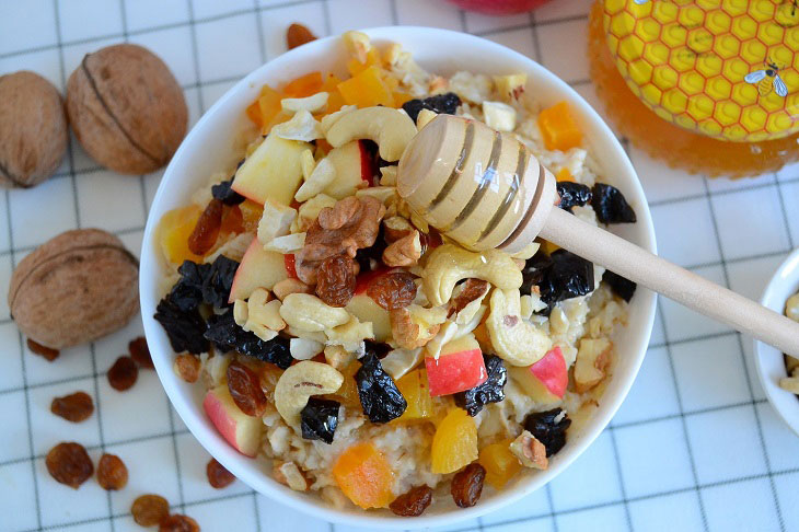 Oatmeal "Cleopatra's Breakfast" - fast, healthy and tasty