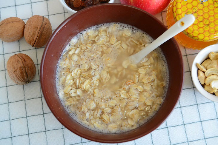 Oatmeal "Cleopatra's Breakfast" - fast, healthy and tasty