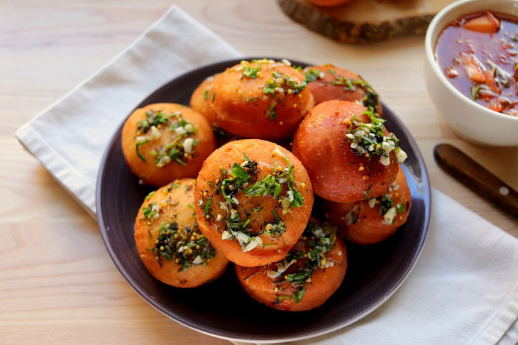 Garlic donuts - a special aroma and taste