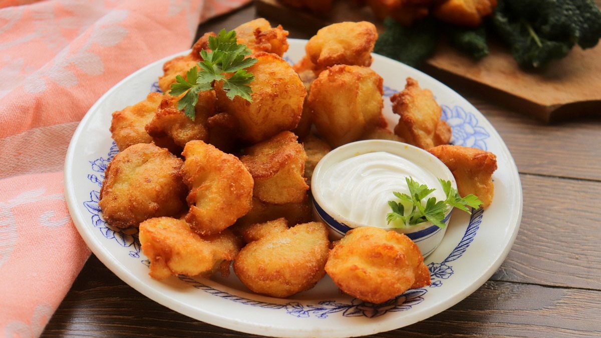 Potatoes in sour cream batter – an interesting quick snack