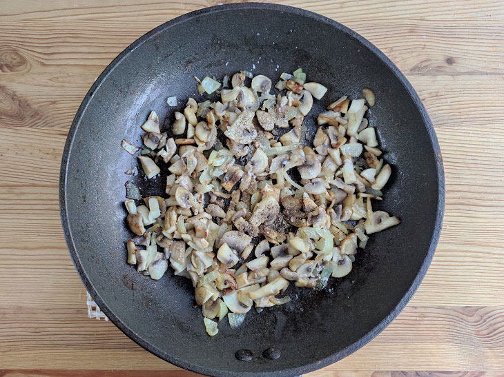 Bagels with mushrooms - original, simple and tasty