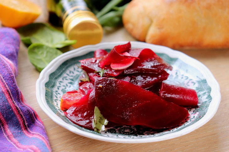 Pickled beets in Greek style - a delicious and interesting snack