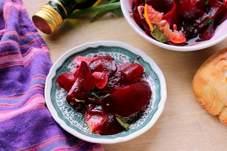 Pickled beets in Greek style - a delicious and interesting snack