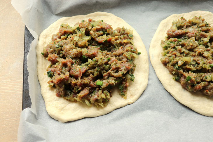 Ossetian pies with meat and herbs - delicious, juicy and fragrant