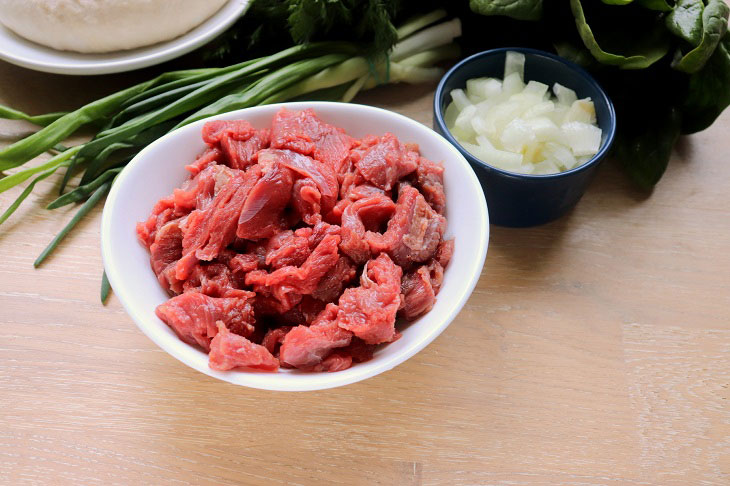 Ossetian pies with meat and herbs - delicious, juicy and fragrant