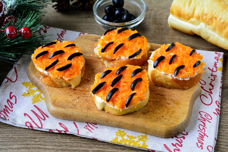 Tiger sandwiches on the New Year's table - elegant, tasty and satisfying