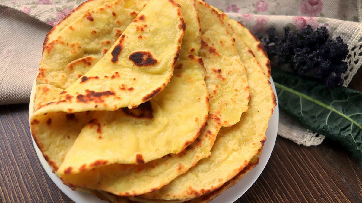 Potato cakes with cheese in a pan – tasty and fragrant