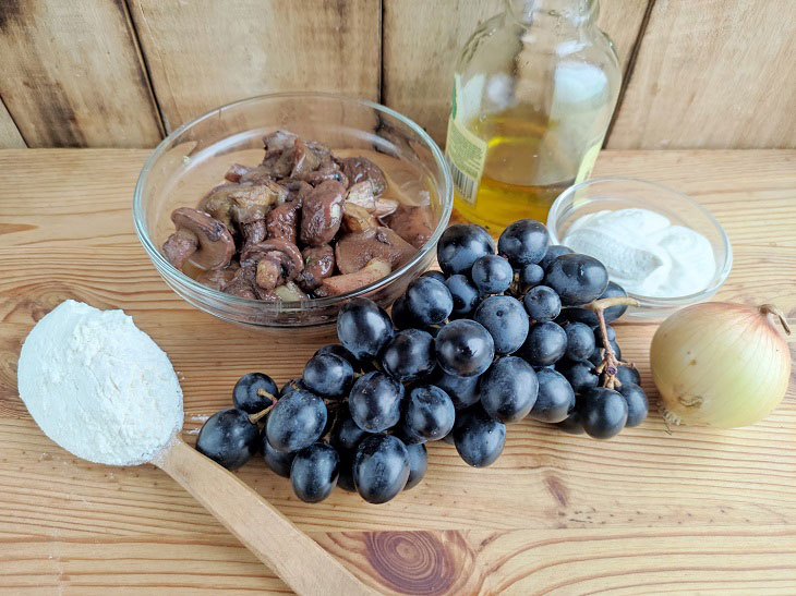 Fried grapes with mushroom sauce - an interesting snack on the festive table