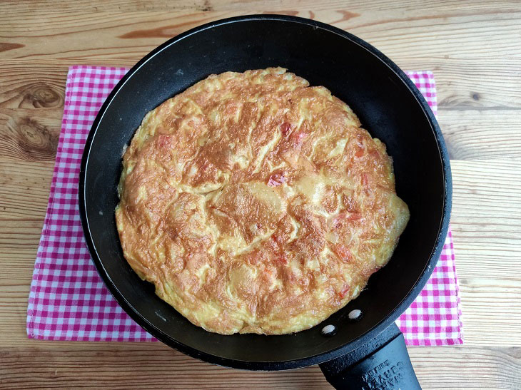 Spanish omelette with potatoes - an original and hearty recipe