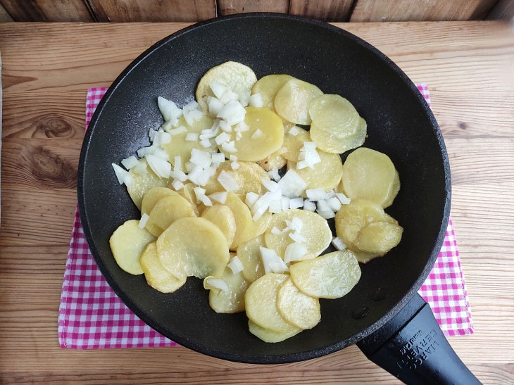 Spanish omelette with potatoes - an original and hearty recipe