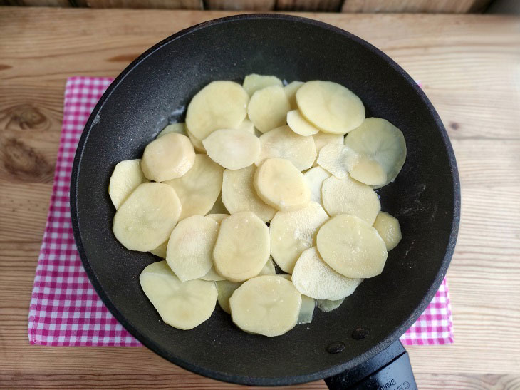 Spanish omelette with potatoes - an original and hearty recipe