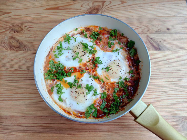 Georgian scrambled eggs "Chirbuli" - a bright and spicy recipe